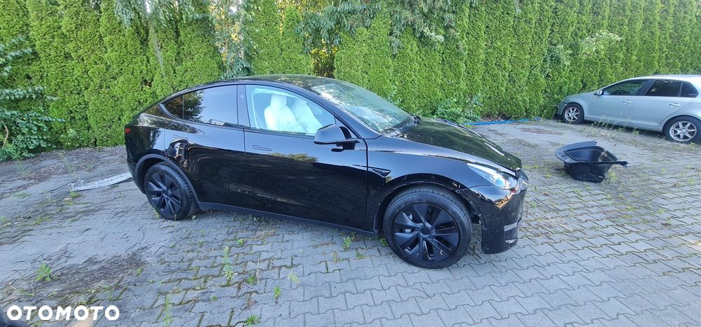 Tesla Model Y Long Range AWD - 6
