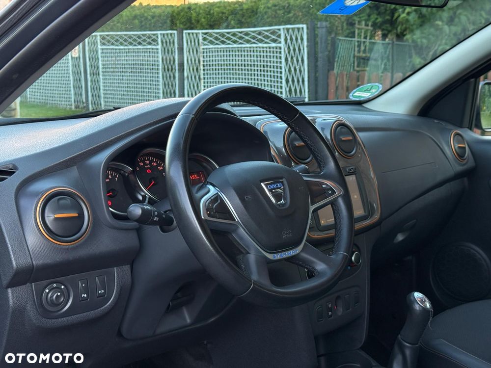 Dacia Logan TCe 90 S&S Stepway Celebration - 15