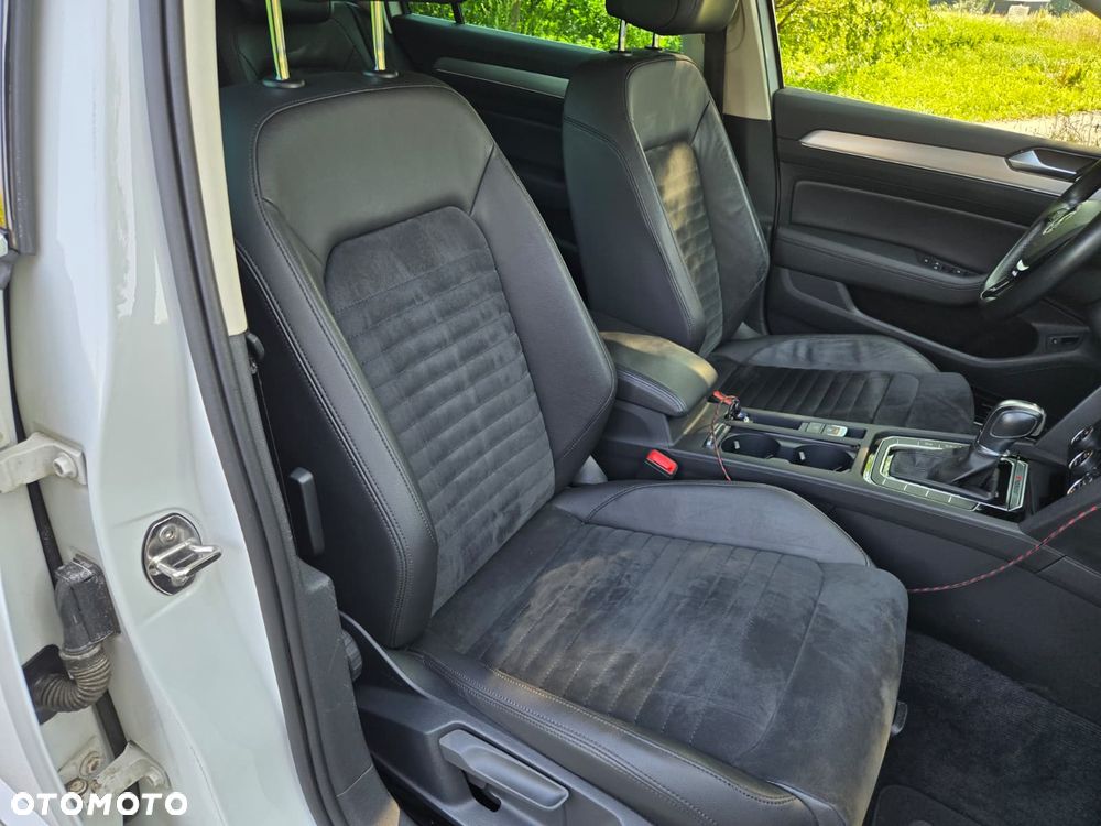 Volkswagen Passat 2.0 TDI Bi-Turbo BMT 4Mot Highline DSG - 28