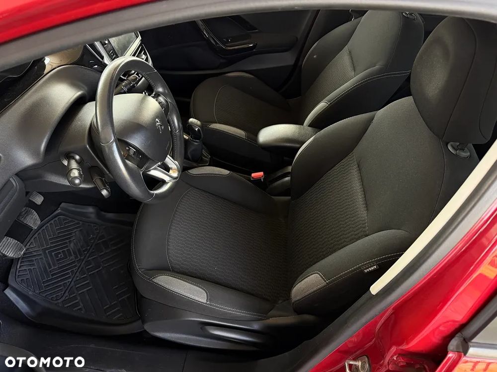 Peugeot 208 1.2 PureTech Allure - 17