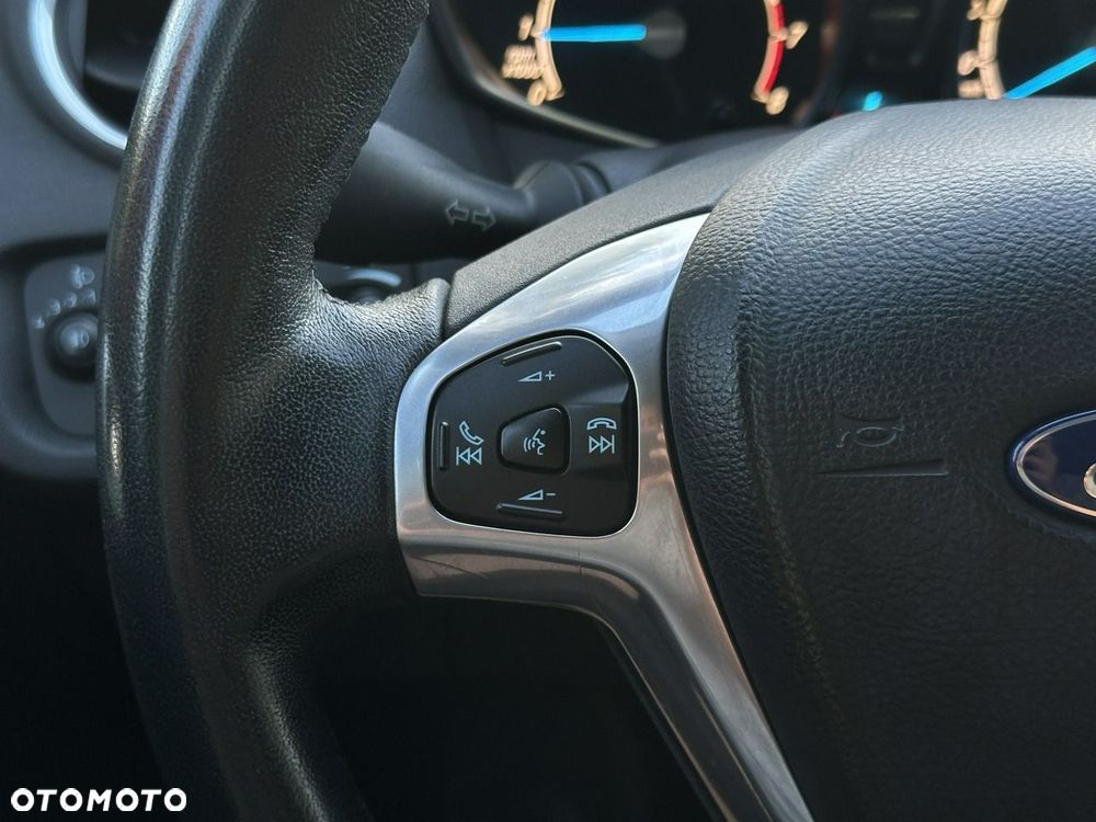 Ford Fiesta - 25