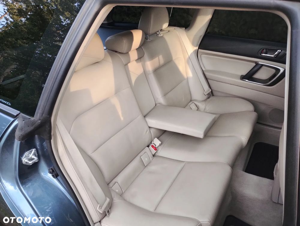Subaru Outback 3.0 H6 - 21