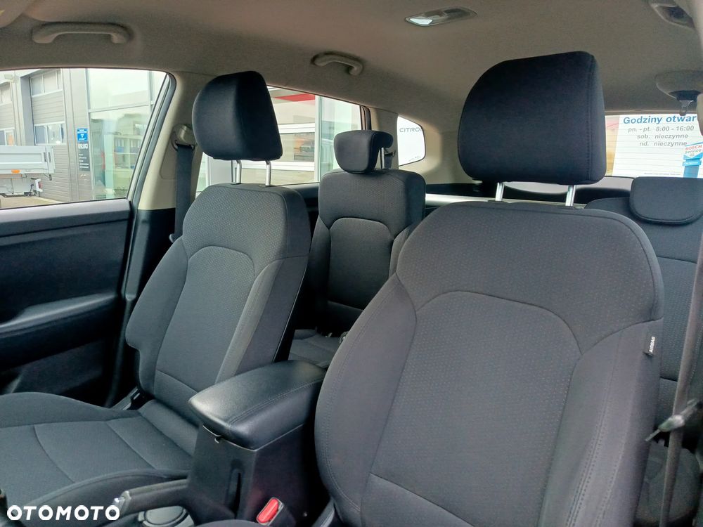 Kia Carens 1.6 GDI M - 11