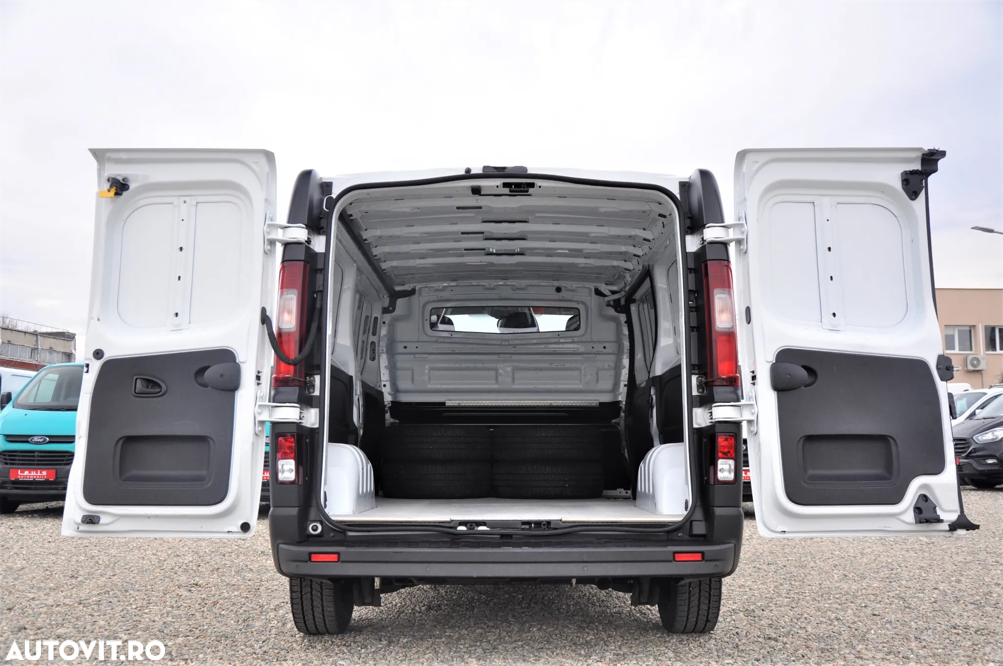 Opel Vivaro Furgon Maxi - 8