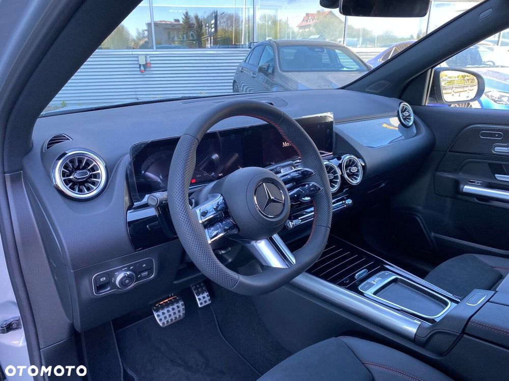 Mercedes-Benz GLA - 10