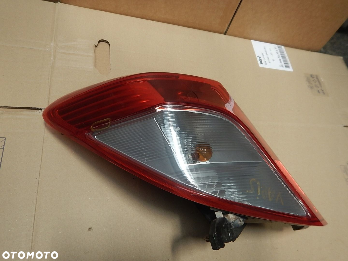 LAMPA TYŁ TYLNA LEWA TOYOTA YARIS 3 III EU - 6