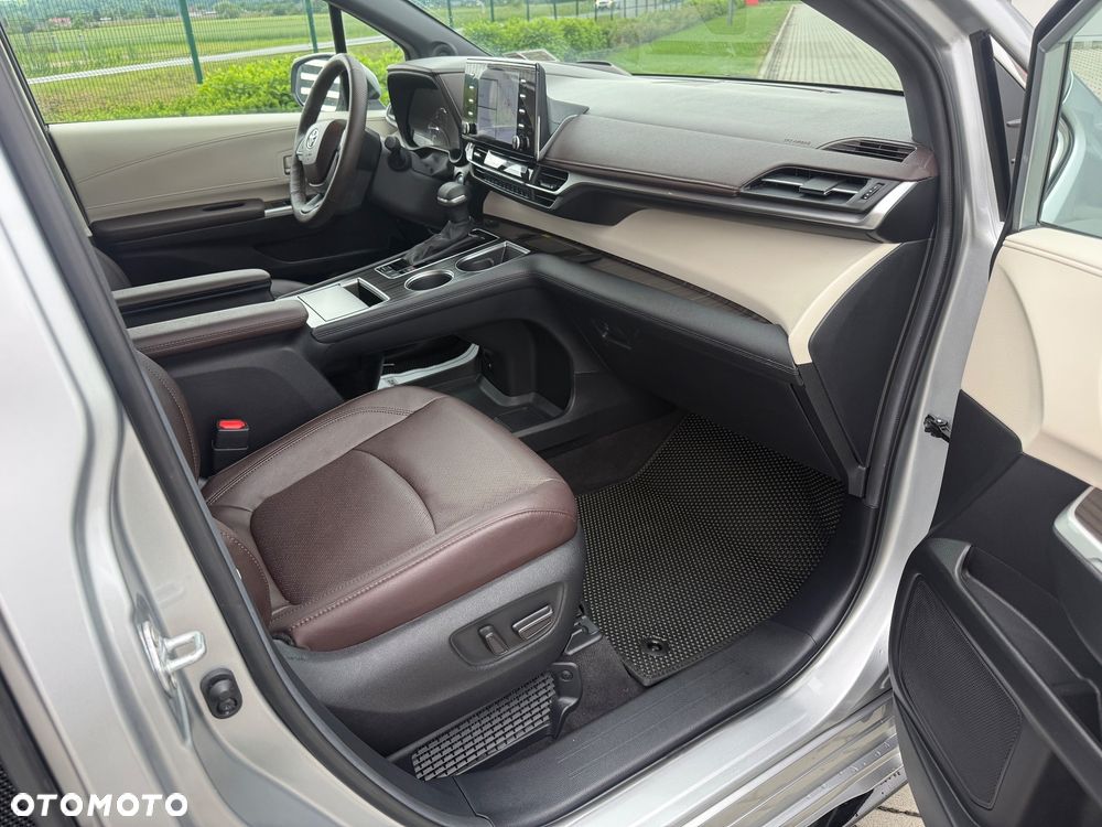 Toyota Sienna - 6