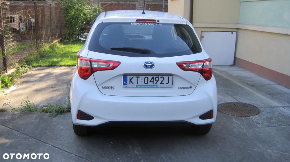 Toyota Yaris Hybrid 100 Life - 2