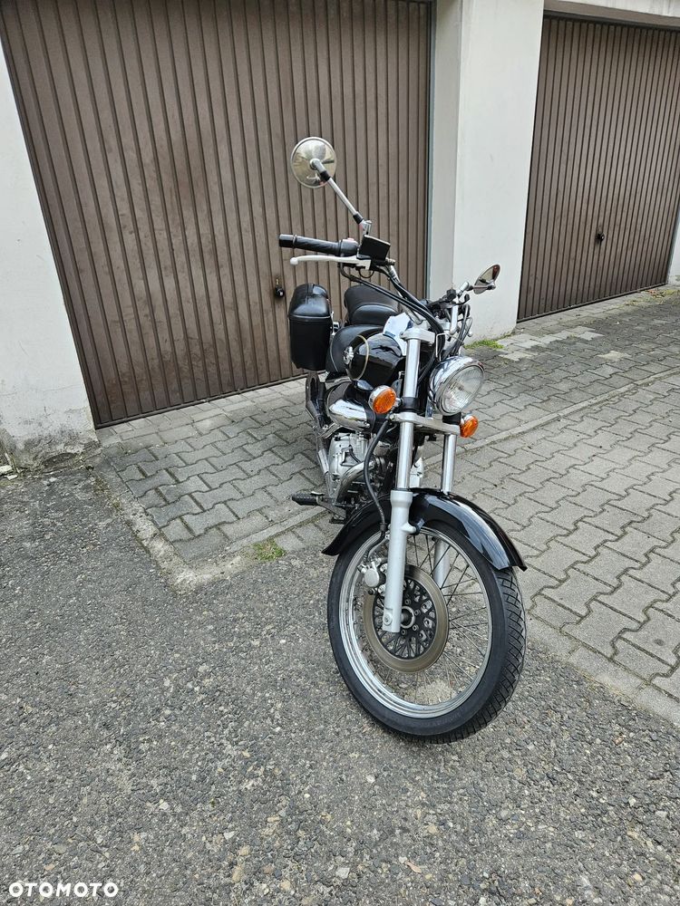 Suzuki Intruder - 8