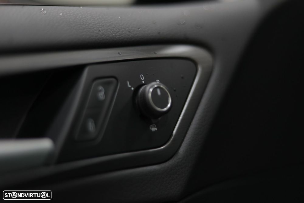 VW Golf 1.0 TSI R-Line - 22