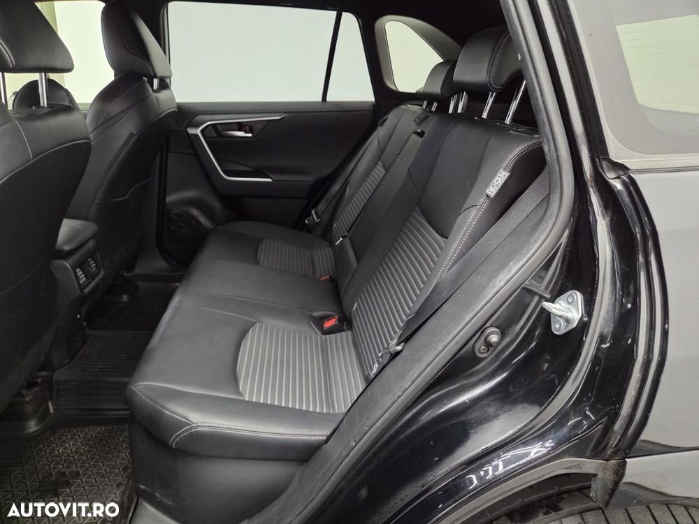Toyota RAV4 - 8
