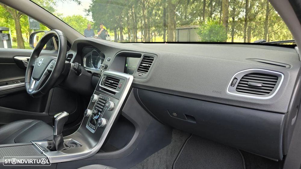 Volvo V60 2.0 D3 Summum - 48