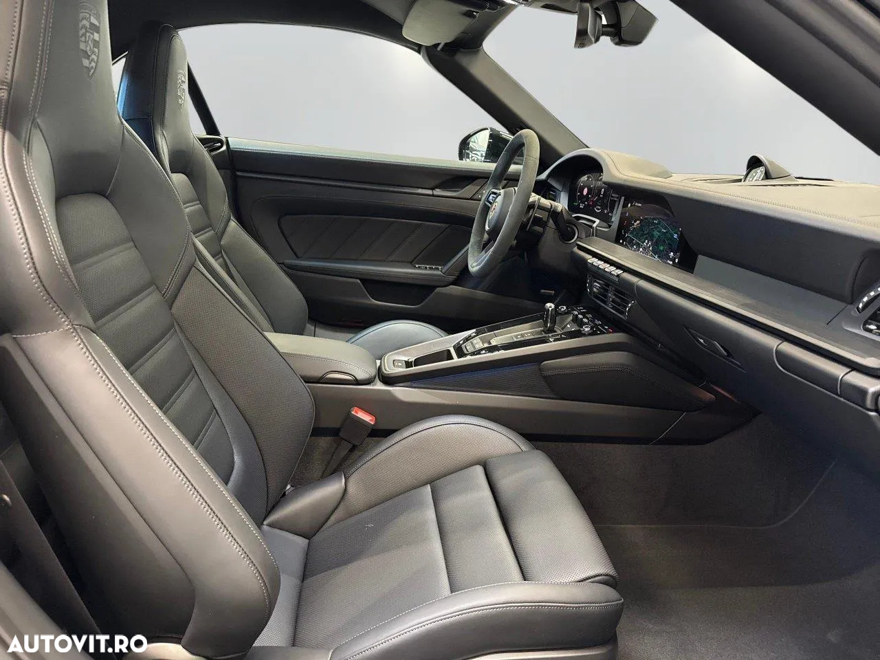 Porsche 911 Carrera 4 GTS Cabriolet PDK - 7