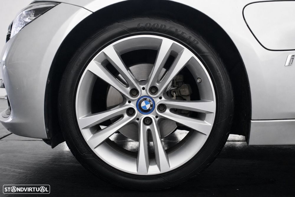 BMW 330 e iPerformance Line Sport — fotografia 44