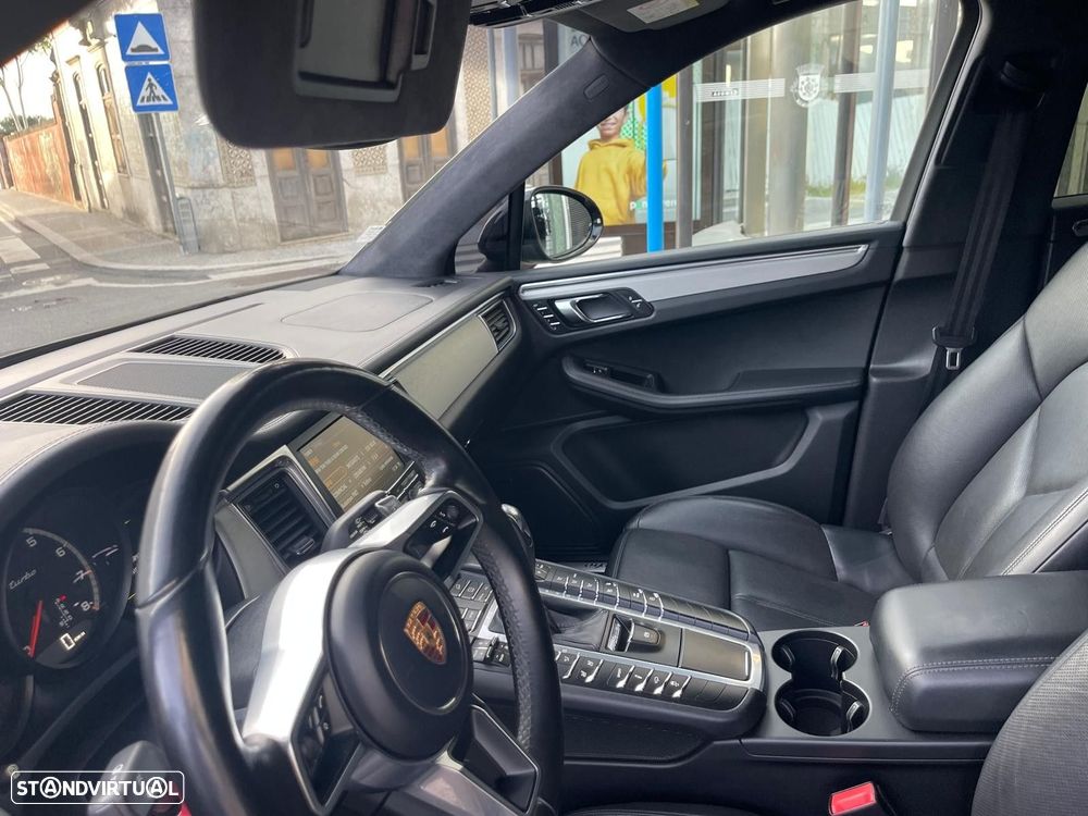 Porsche Macan Turbo PDK - 26