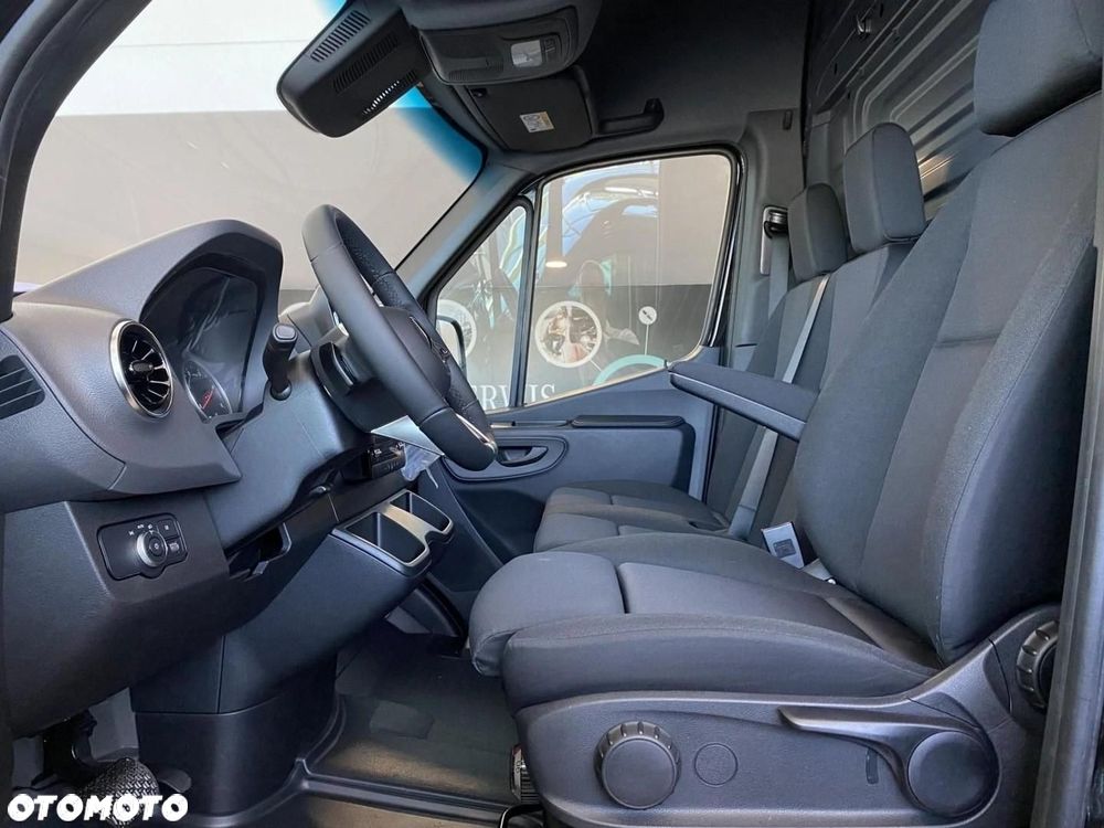 Mercedes-Benz Sprinter - 12