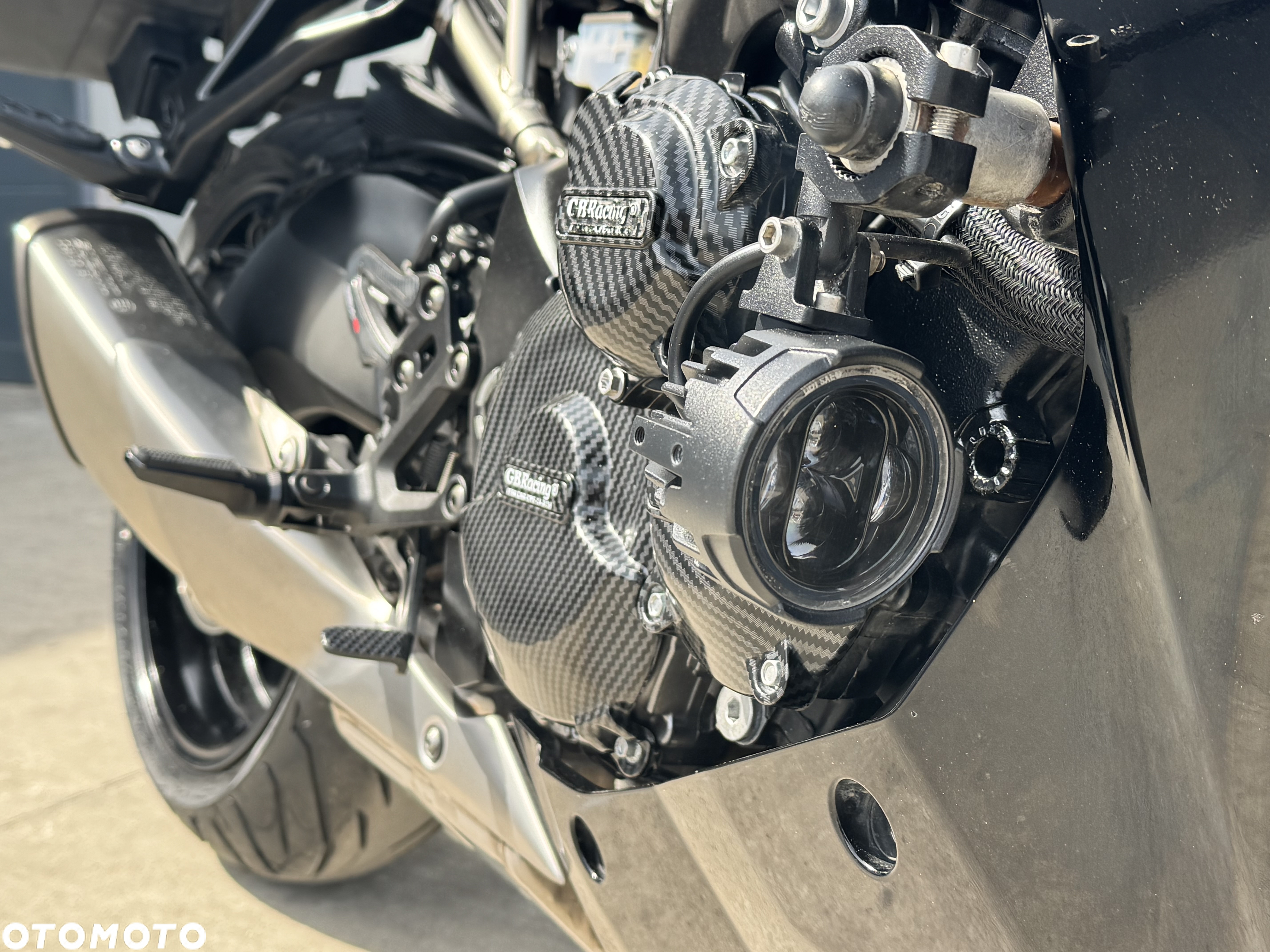 Suzuki GSX - 6
