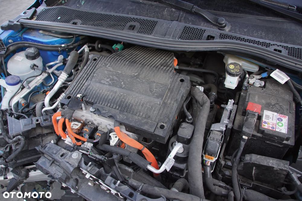 Auto na części - Peugeot e-208 100 kW ZK01 9842858380 ESM 2023R Silnik Falownik Bateria Drzwi Błotnik Klapa Zderzak Lusterko Lampa Klamka Szyba Deska Kokpit Sterownik Moduł Czujnik Licznik Wyświetlacz Panel Kierownica - 19