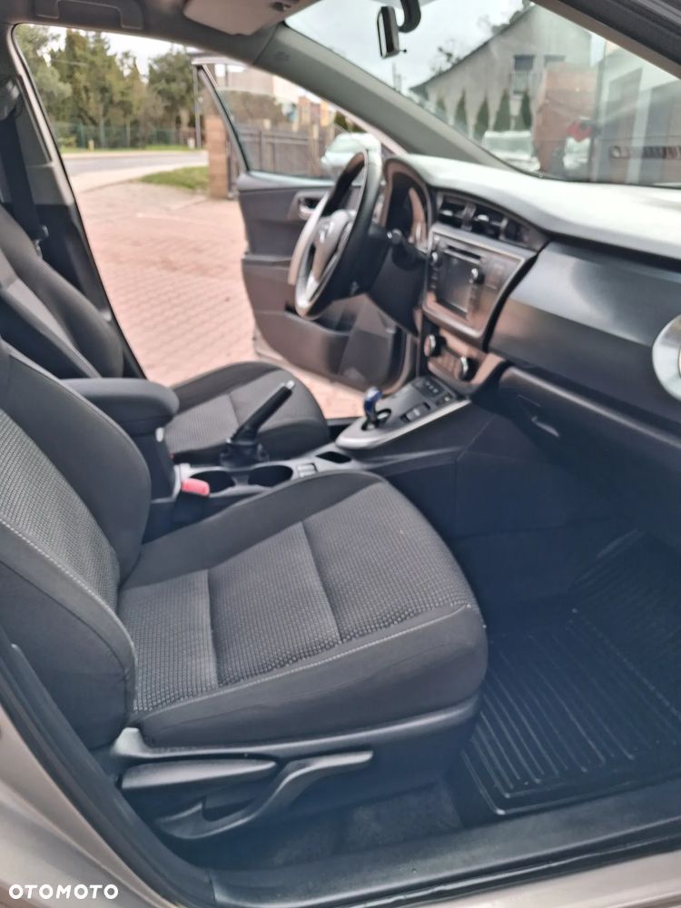 Toyota Auris - 13
