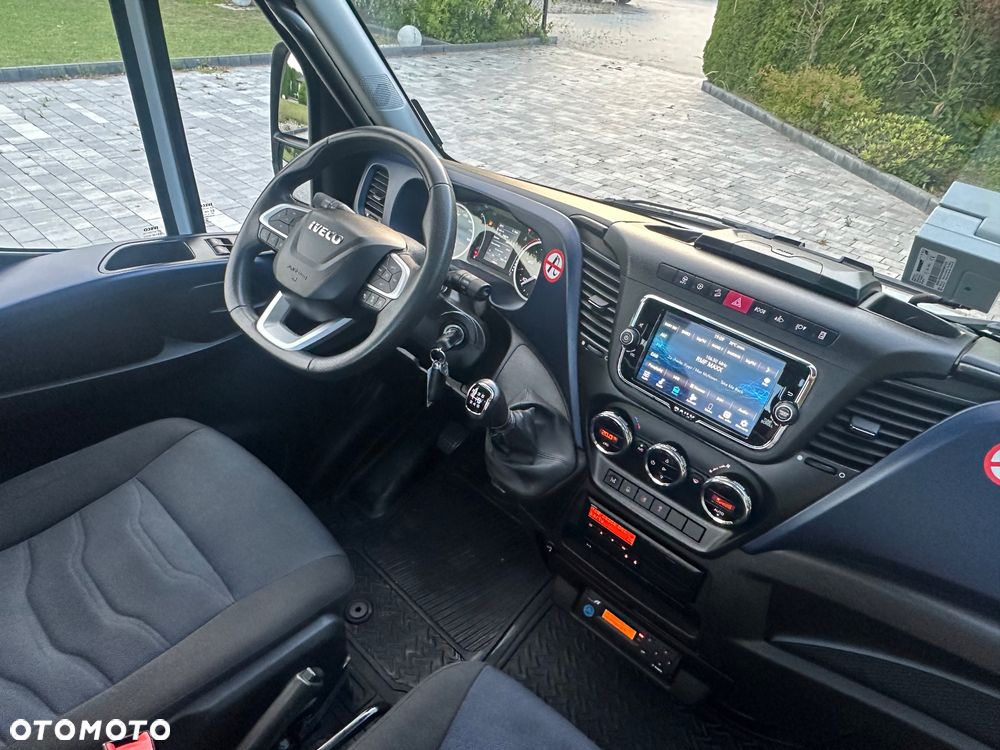 Iveco DAILY / 72-180 / HYDRAULICZNA ZABUDOWA / 42 TYS.KM. / LAWETA / - 31