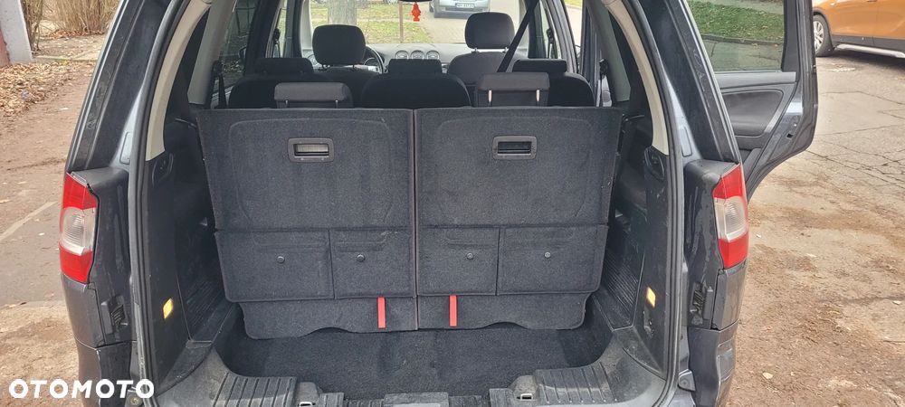 Ford Galaxy 2.0 Ghia - 17