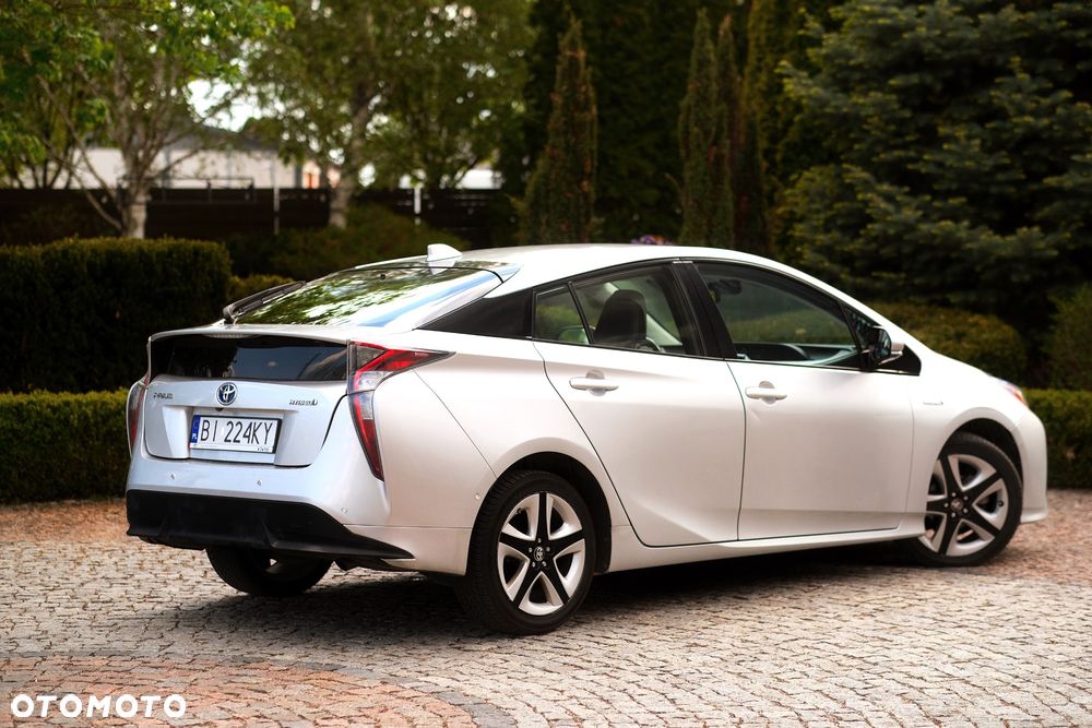 Toyota Prius (Hybrid) Executive - 7