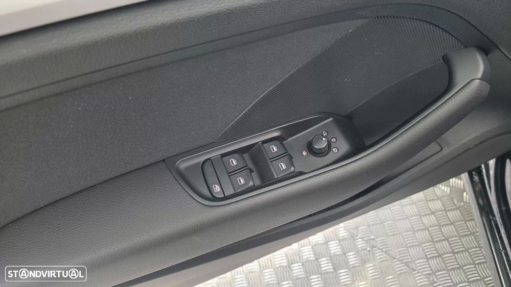 Audi A3 Sportback 1.6 TDI Advance S tronic - 33