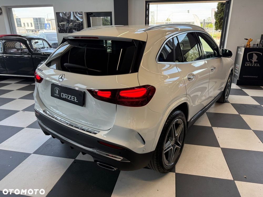 Mercedes-Benz GLA - 5