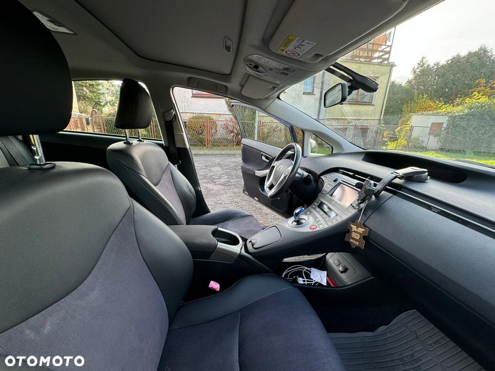 Toyota Prius (Hybrid) Comfort - 17