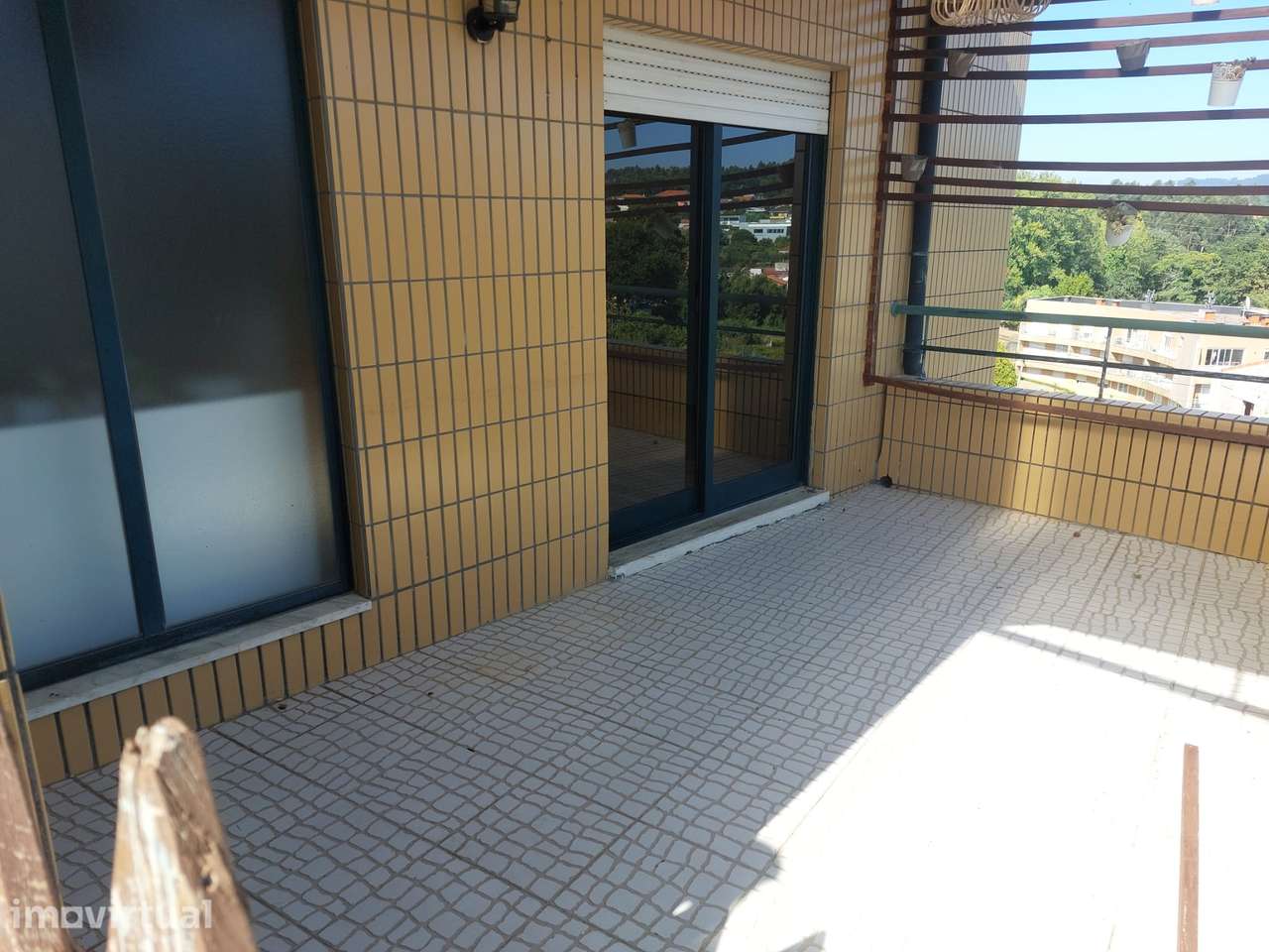 T2  no último piso com terraço  e garagem fechada S. Félix da Marinha - Grande imagem: 3/30