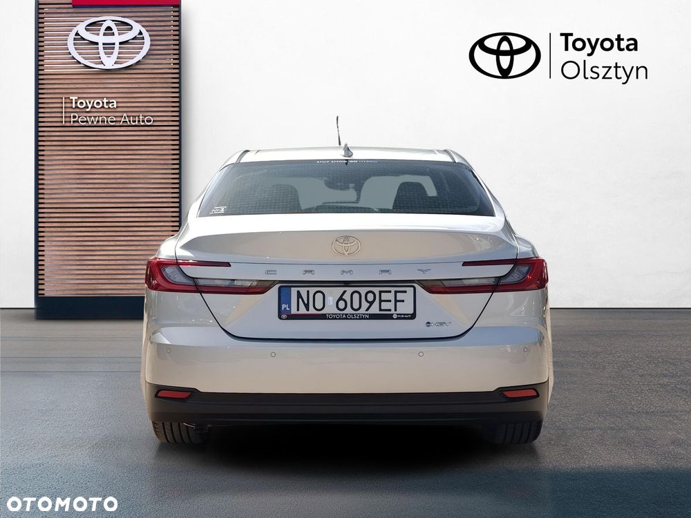 Toyota Camry - 4