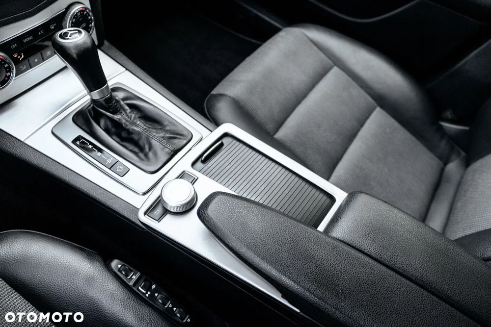 Mercedes-Benz Klasa C 250 CDI BlueEff Avantgarde 4-Matic - 25