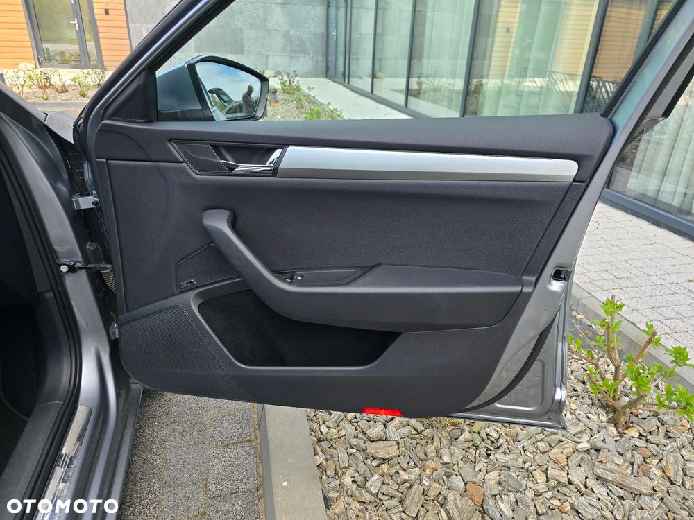 Skoda Superb 2.0 TDI 4x4 Style - 35