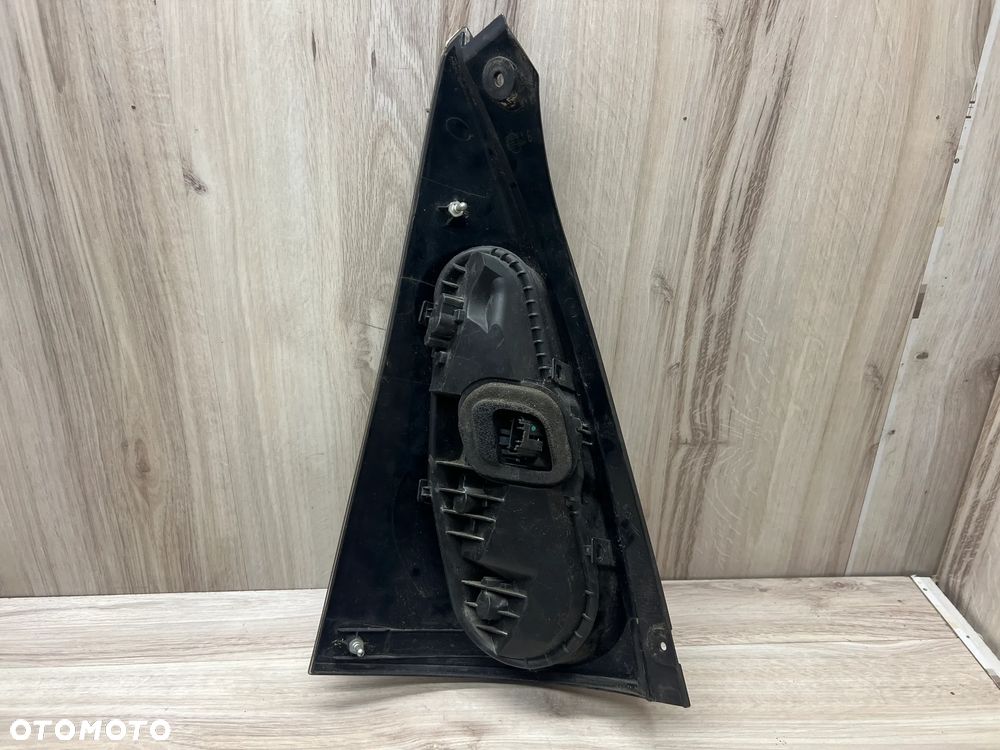 LAMPA TYLNA PRAWA CITROEN C1 PEUGEOT 107 - 2