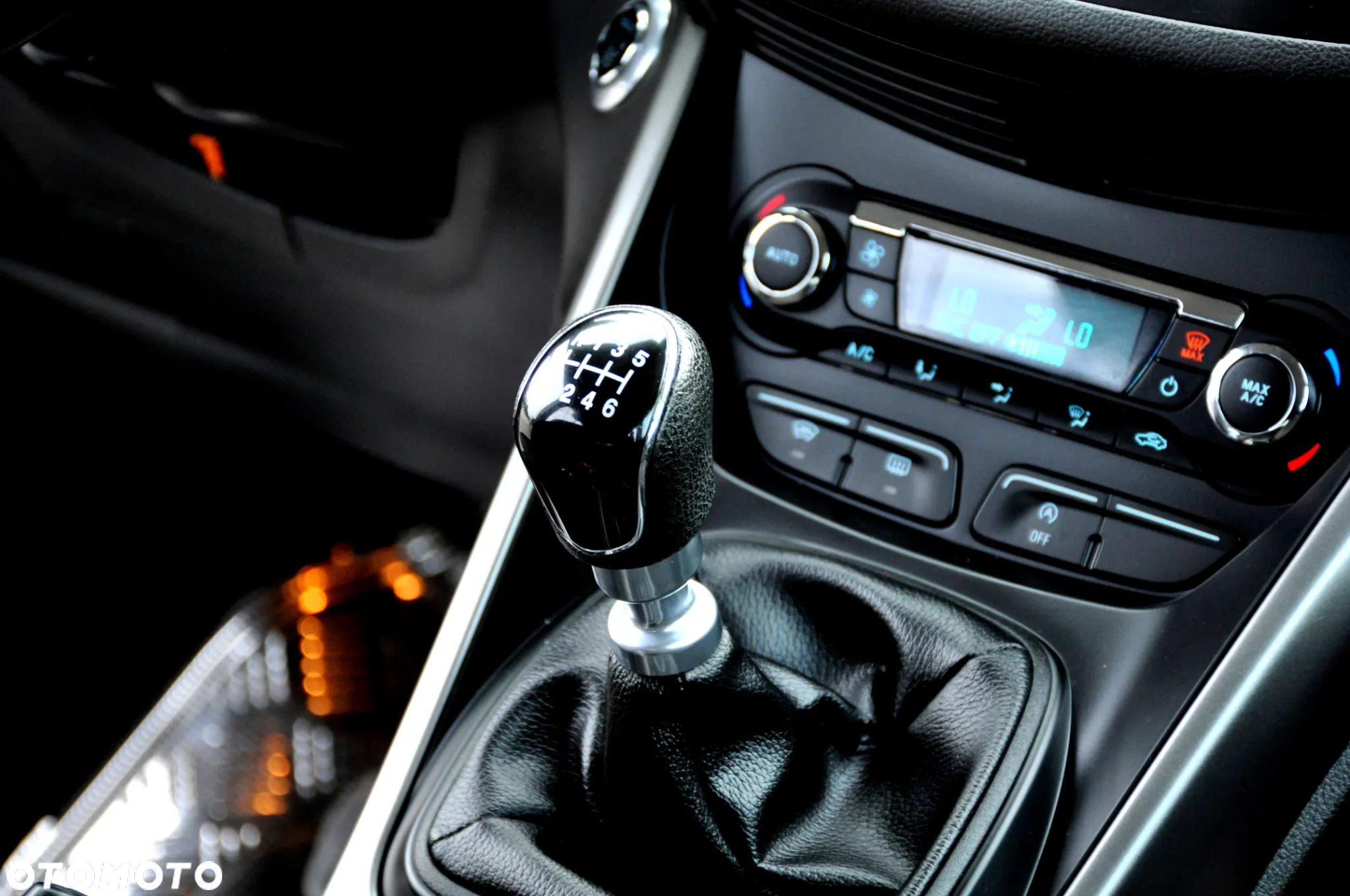 Ford Kuga 1.6 EcoBoost 2x4 Titanium - 31