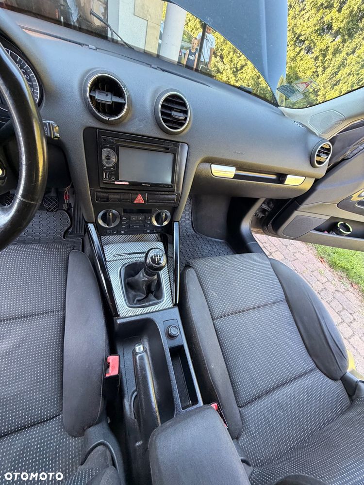Audi A3 3-drzwiowe 2.0 FSI Ambition - 4