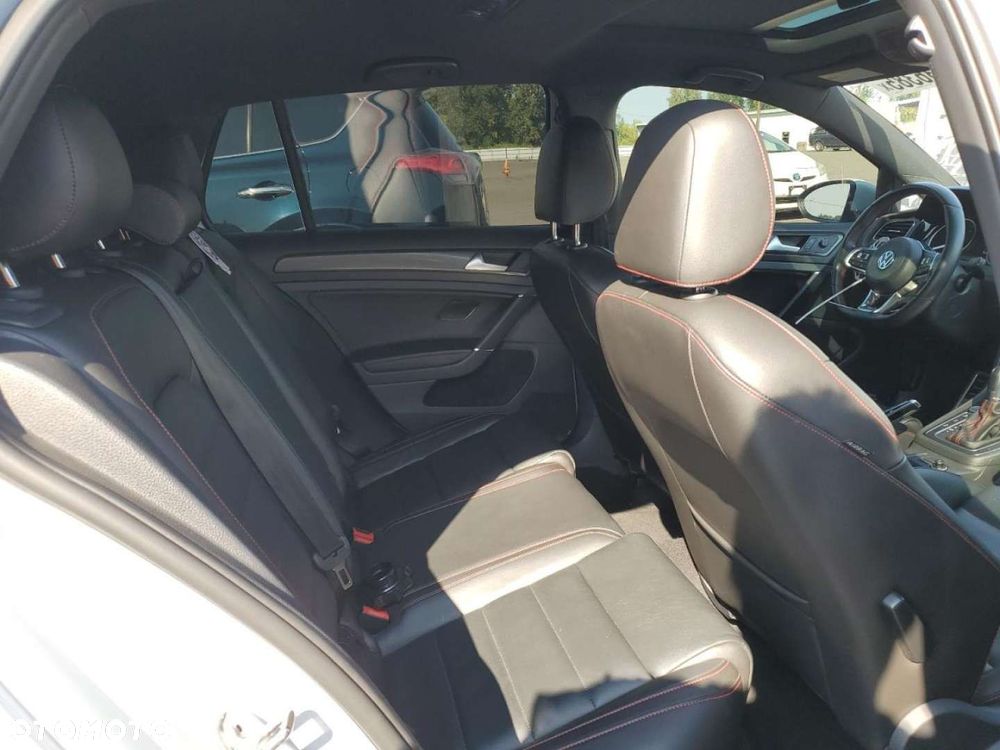 Volkswagen Golf - 11