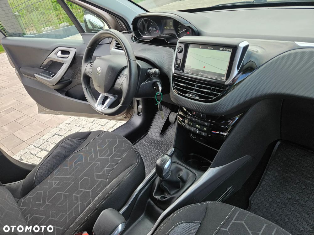 Peugeot 2008 1.2 Pure Tech Signature - 32