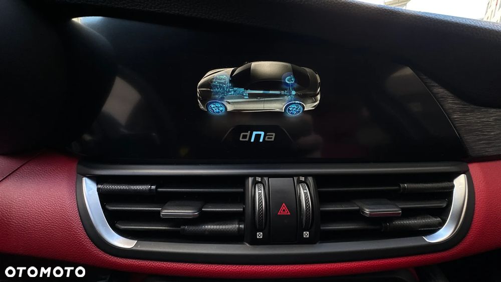 Alfa Romeo Giulia 2.0 Turbo 16V AT8-Q4 Veloce Ti - 10