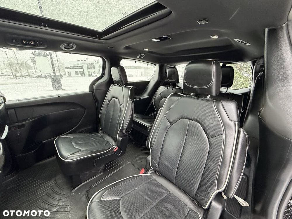 Chrysler Pacifica - 12