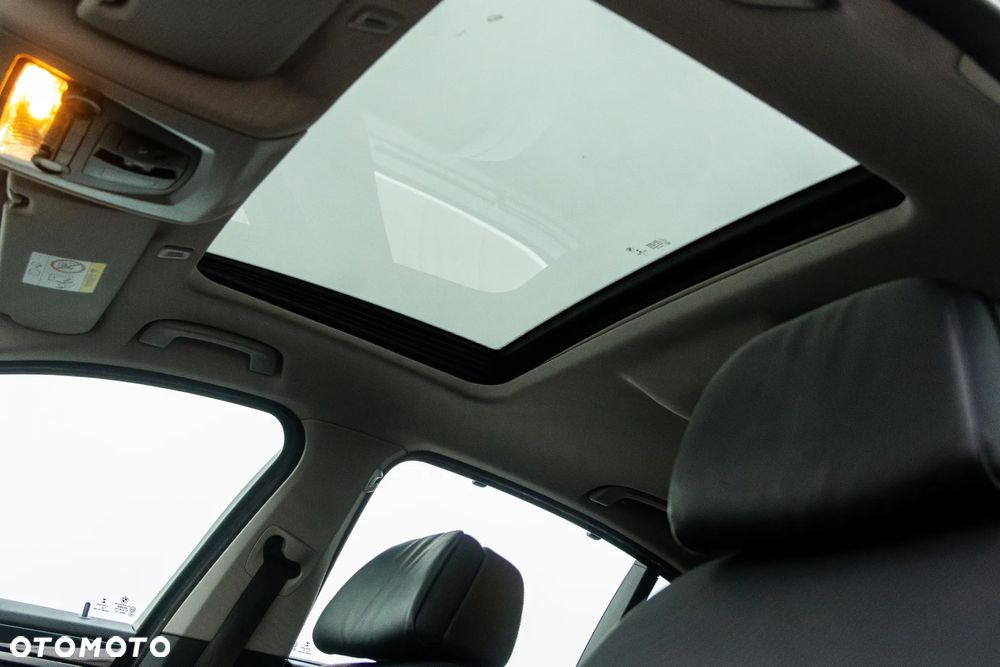 BMW Seria 5 525d - 27