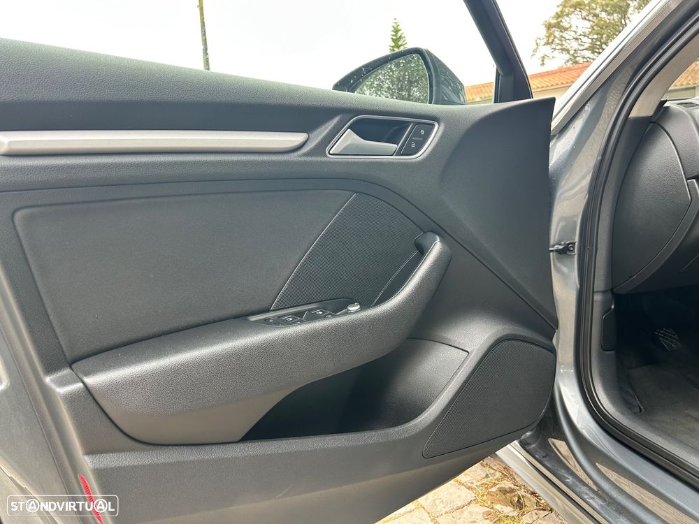Audi A3 Sportback 1.6 TDI Attraction Ultra - 5