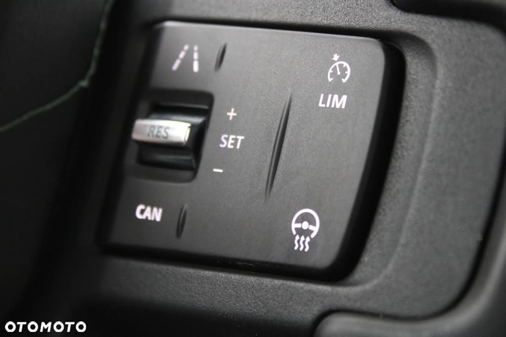 Land Rover Defender - 33