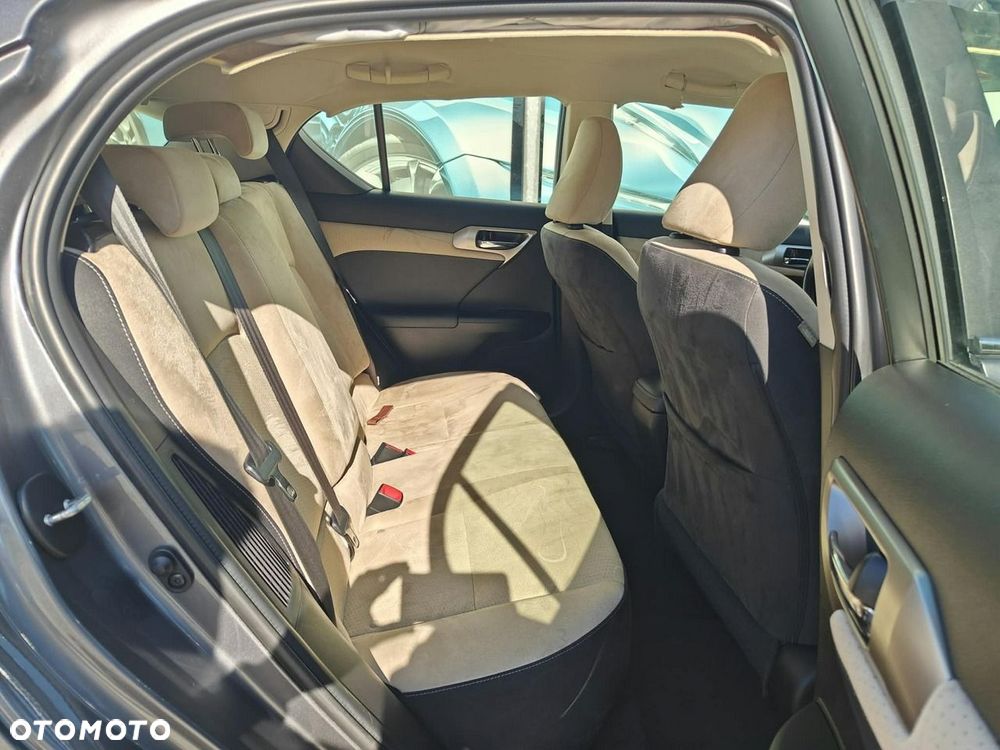 Lexus CT - 18