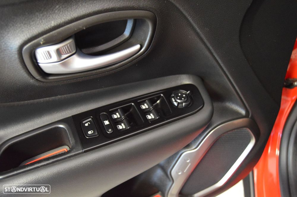Jeep Renegade 1.0 T Limited - 23