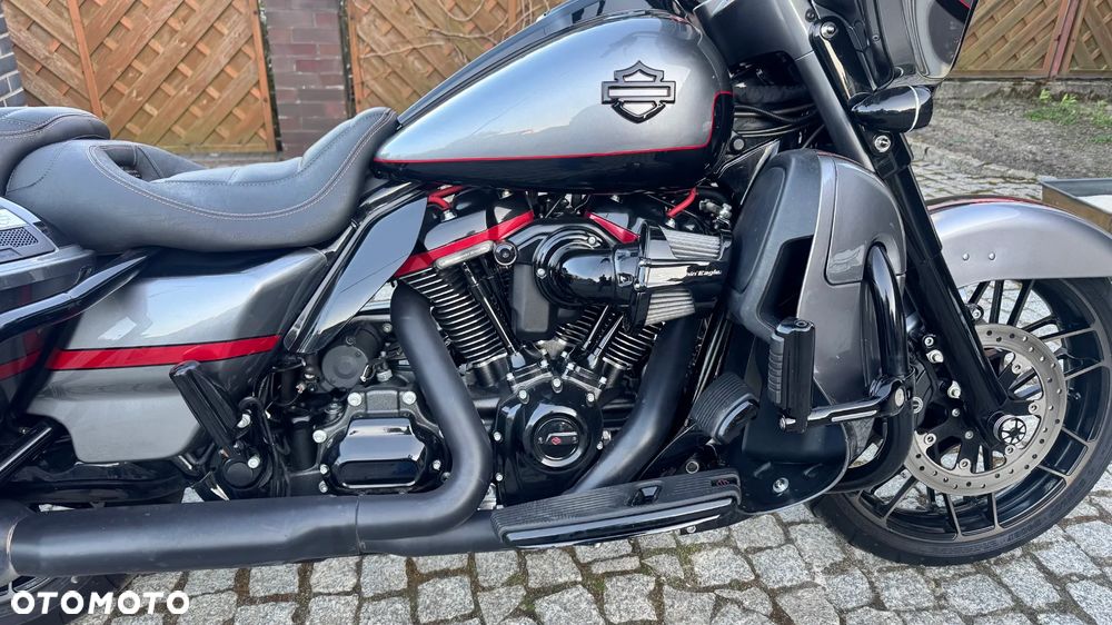 Harley-Davidson Touring Street Glide - 12