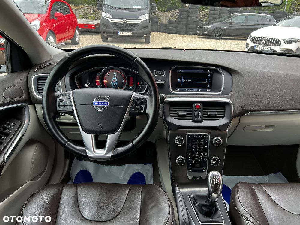 Volvo V40 D2 Summum - 25