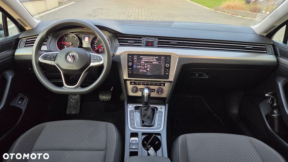 Volkswagen Passat 1.6 TDI SCR DSG Business - 9