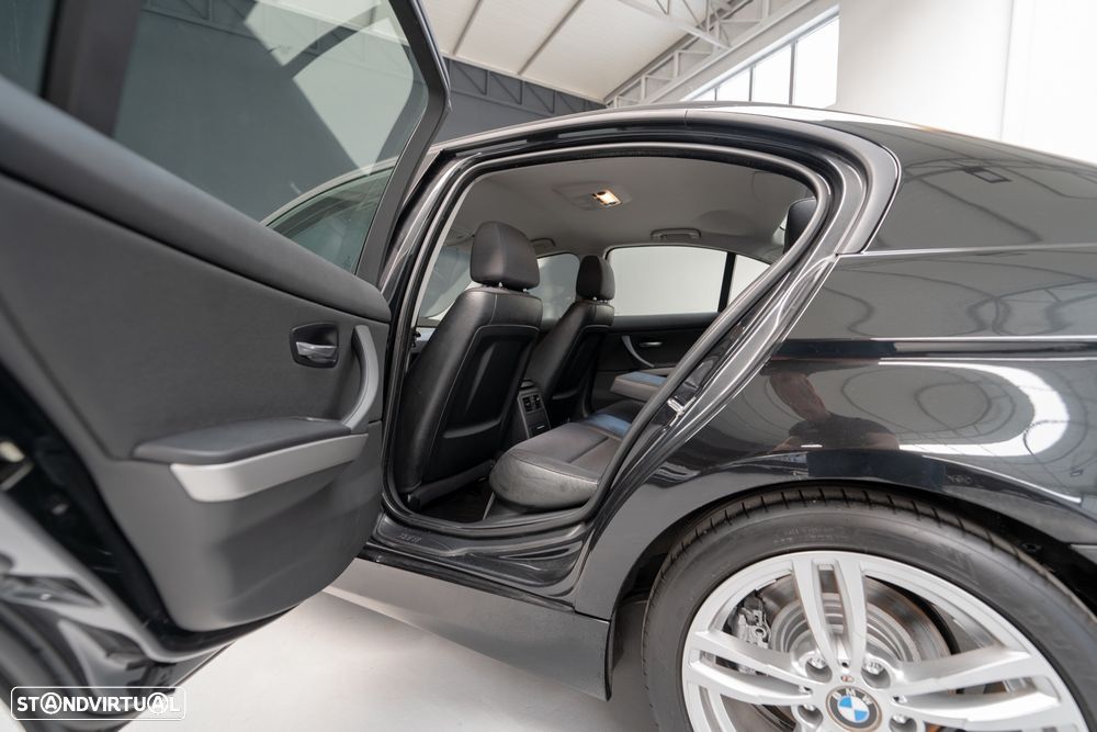 BMW 318 d Sport - 10