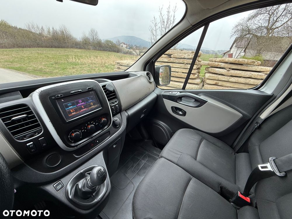 Volkswagen Caravelle - 7